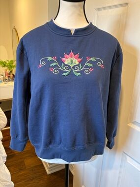 Vintage Pembrook Embroidered Floral Sweatshirt Crewneck Cottagecore Medium